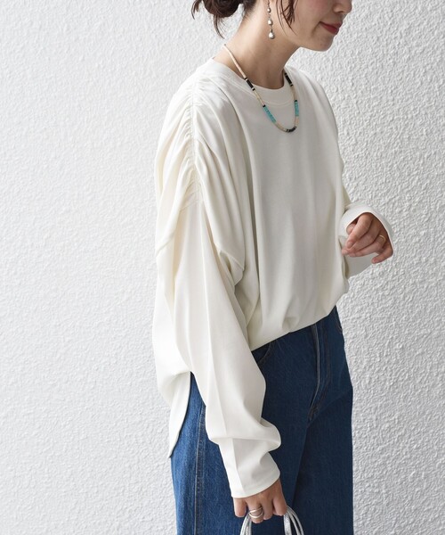 SHIPS(シップス)の「* 〈洗濯機可能〉ショルダー ギャザー ラウンド へム ロング スリーブ TEE ◇(Tシャツ/カットソー・レディース・チャコールグレー/ブルー系/オフホワイト・SMALL/MEDIUM)」の18枚目の写真
