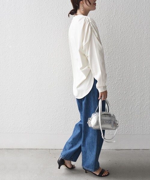 SHIPS(シップス)の「* 〈洗濯機可能〉ショルダー ギャザー ラウンド へム ロング スリーブ TEE ◇(Tシャツ/カットソー・レディース・チャコールグレー/ブルー系/オフホワイト・SMALL/MEDIUM)」の21枚目の写真