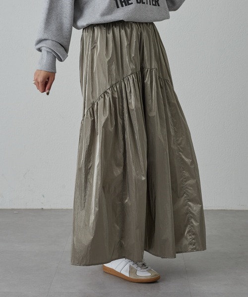 COLONY 2139（コロニートゥーワンスリーナイン）の「メタリックラウンドティアードスカート（スカート・レディース・シルバー/シャンパン/ネイビー/ホワイト・FREE）」の4枚目の写真