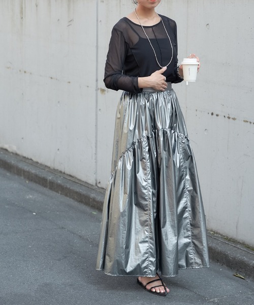 COLONY 2139（コロニートゥーワンスリーナイン）の「メタリックラウンドティアードスカート（スカート・レディース・シルバー/シャンパン/ネイビー/ホワイト・FREE）」の5枚目の写真