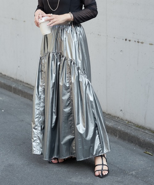 COLONY 2139（コロニートゥーワンスリーナイン）の「メタリックラウンドティアードスカート（スカート・レディース・シルバー/シャンパン/ネイビー/ホワイト・FREE）」の17枚目の写真