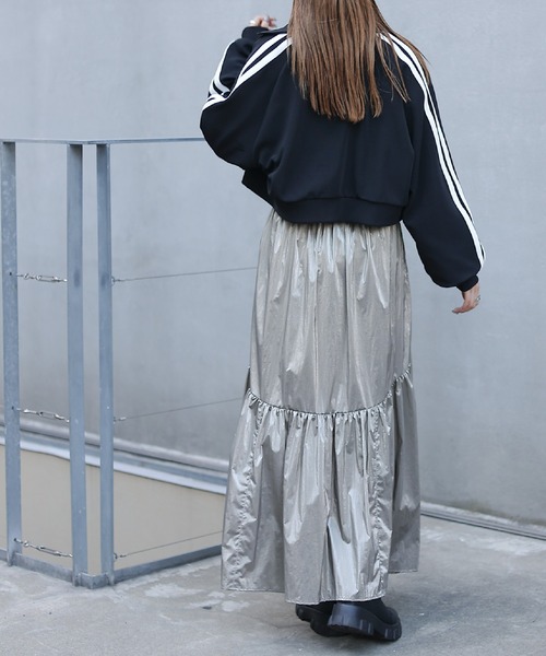 COLONY 2139（コロニートゥーワンスリーナイン）の「メタリックラウンドティアードスカート（スカート・レディース・シルバー/シャンパン/ネイビー/ホワイト・FREE）」の21枚目の写真