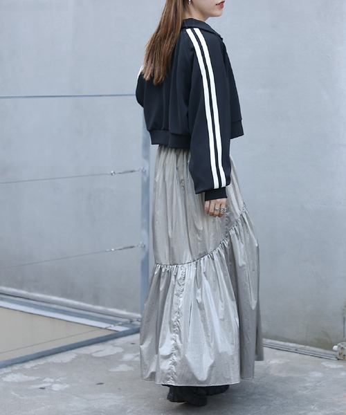 COLONY 2139（コロニートゥーワンスリーナイン）の「メタリックラウンドティアードスカート（スカート・レディース・シルバー/シャンパン/ネイビー/ホワイト・FREE）」の22枚目の写真