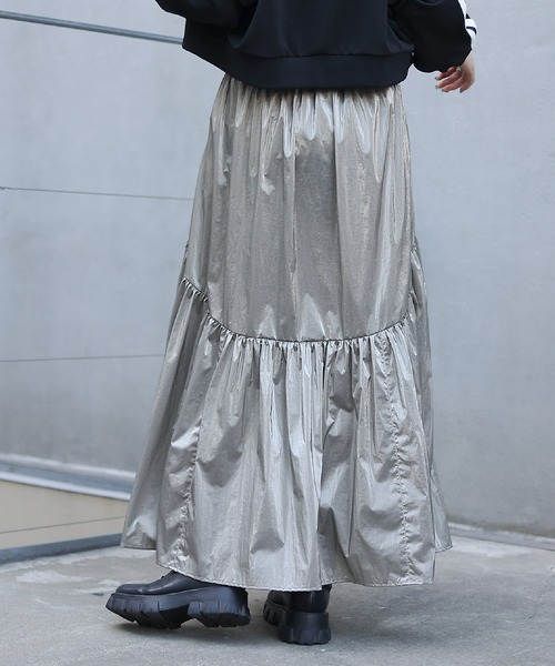 COLONY 2139（コロニートゥーワンスリーナイン）の「メタリックラウンドティアードスカート（スカート・レディース・シルバー/シャンパン/ネイビー/ホワイト・FREE）」の13枚目の写真