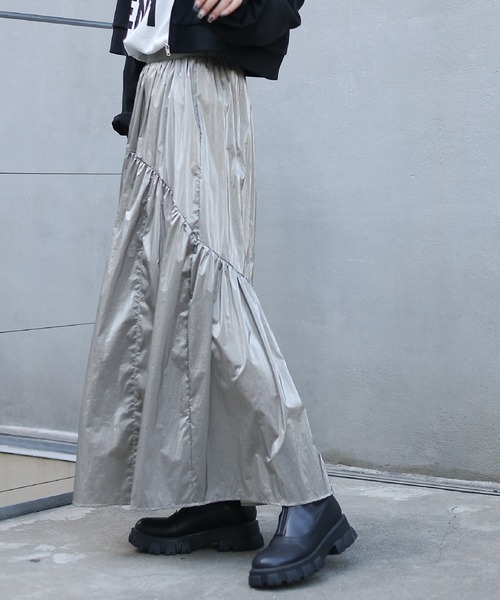 COLONY 2139（コロニートゥーワンスリーナイン）の「メタリックラウンドティアードスカート（スカート・レディース・シルバー/シャンパン/ネイビー/ホワイト・FREE）」の14枚目の写真