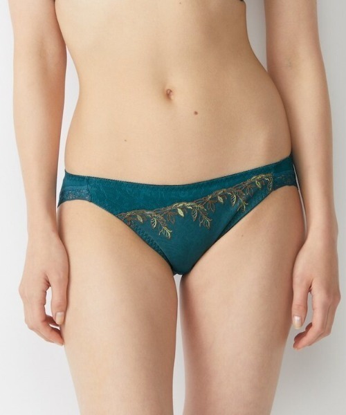 美品✨ アーヴェヴェ パンツ ブラウス セットアップ 3点セット 近年モデル a.v.v（アー・ヴェ・ヴェ）のセットアップパンツ｜おすすめから