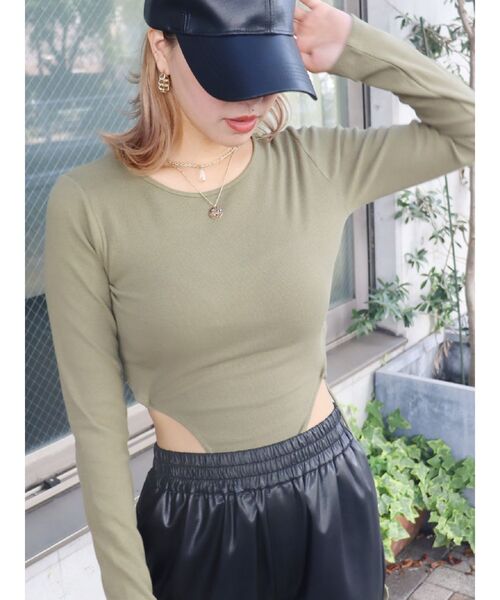 EVRIS（エヴリス）の「バックストラップリブトップス（Tシャツ/カットソー・レディース・ブラック/カーキ/ホワイト/グレー・FREE）」の4枚目の写真