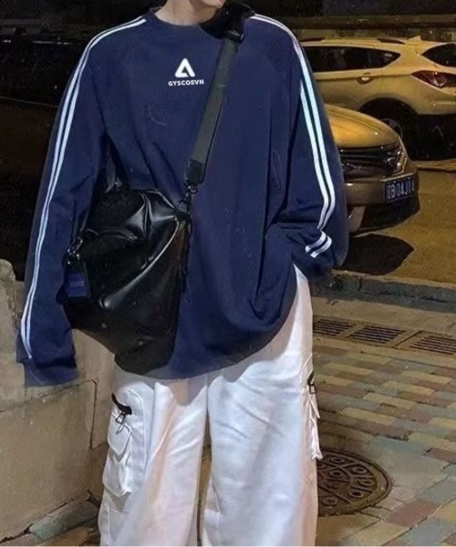 B.R.U（ブル）の「サイドラインワンポイントスウェット / トレーナー（スウェット・メンズ・ネイビー/ホワイト/グレー/ブラック・FREE）」の4枚目の写真