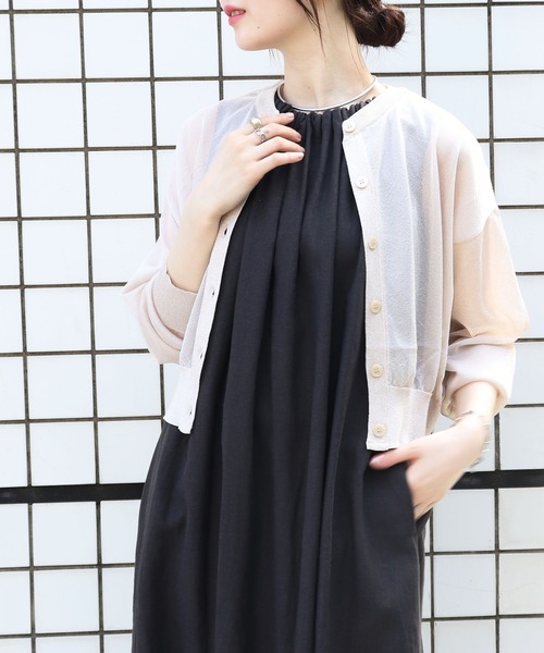 Jines（ジネス）の「クルーネックシアーラメカーディガン（カーディガン/ボレロ・レディース・ベージュ系1/ベージュ系2/チャコールグレー・38）」の3枚目の写真