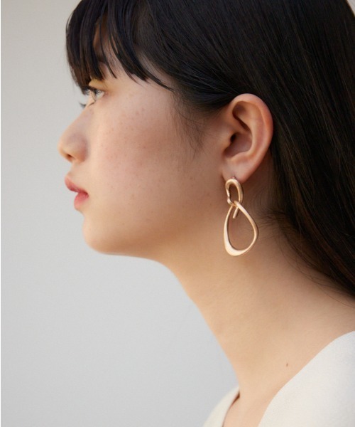 AZUL by moussy(アズールバイマウジー)の「ダルメタルリンクフープピアス(ピアス(両耳用)・レディース・シルバー/ゴールド系その他・FREE)」の1枚目の写真