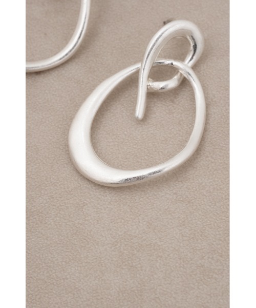 AZUL by moussy(アズールバイマウジー)の「ダルメタルリンクフープピアス(ピアス(両耳用)・レディース・シルバー/ゴールド系その他・FREE)」の6枚目の写真