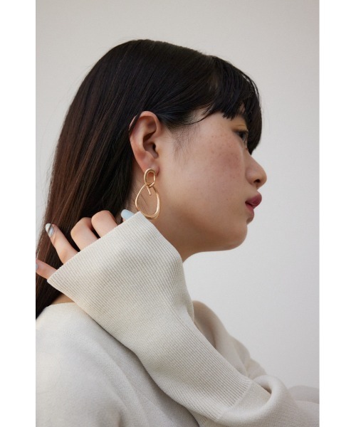 AZUL by moussy(アズールバイマウジー)の「ダルメタルリンクフープピアス(ピアス(両耳用)・レディース・シルバー/ゴールド系その他・FREE)」の9枚目の写真