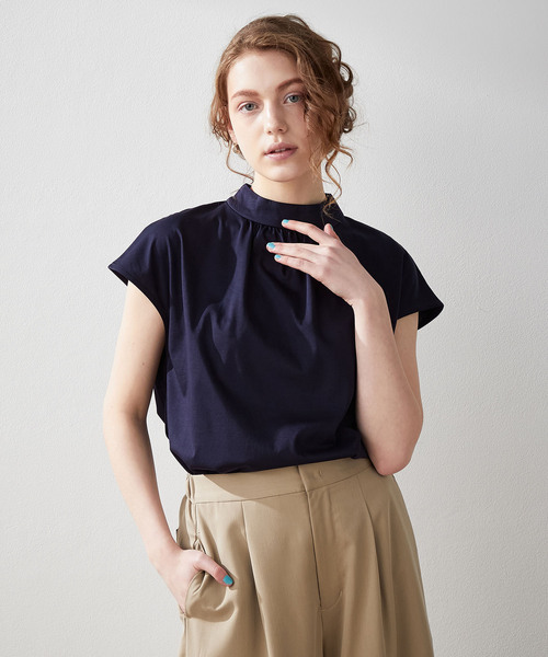 LE SOUK HOLIDAY(ルスークホリデー)の「【接触冷感】ギャザーネックフレンチスリーブTシャツ(Tシャツ/カットソー・レディース・オフホワイト/ブルー/ネイビー/ブラック・M/L)」の3枚目の写真