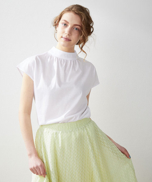 LE SOUK HOLIDAY(ルスークホリデー)の「【接触冷感】ギャザーネックフレンチスリーブTシャツ(Tシャツ/カットソー・レディース・オフホワイト/ブルー/ネイビー/ブラック・M/L)」の5枚目の写真