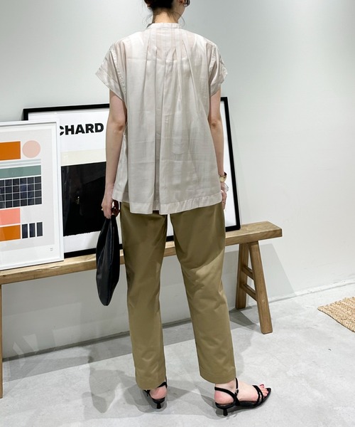 Doux archives（ドゥアルシーヴ）の「ワンタックコットンチノパンツ（チノパンツ・レディース・オフホワイト/ベージュ・MEDIUM/LARGE）」の6枚目の写真