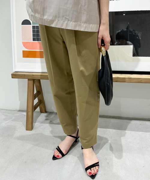 Doux archives（ドゥアルシーヴ）の「ワンタックコットンチノパンツ（チノパンツ・レディース・オフホワイト/ベージュ・MEDIUM/LARGE）」の19枚目の写真