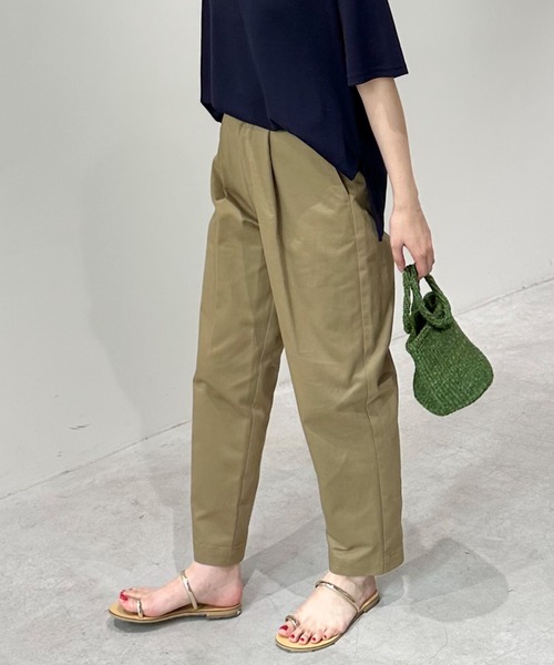 Doux archives（ドゥアルシーヴ）の「ワンタックコットンチノパンツ（チノパンツ・レディース・オフホワイト/ベージュ・MEDIUM/LARGE）」の22枚目の写真