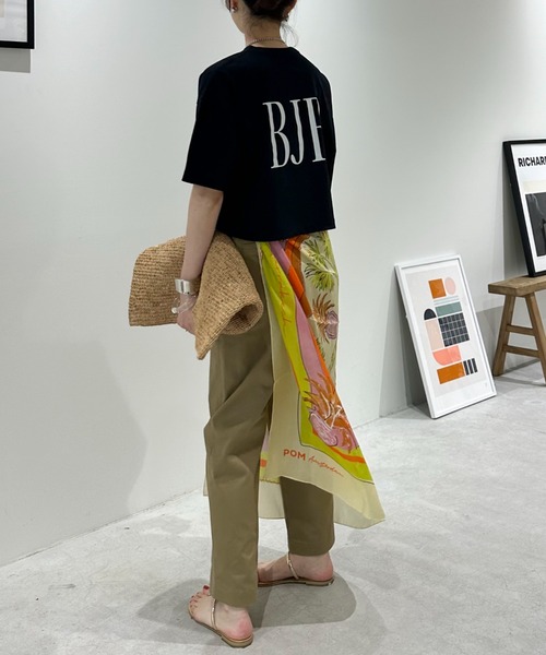 Doux archives（ドゥアルシーヴ）の「ワンタックコットンチノパンツ（チノパンツ・レディース・オフホワイト/ベージュ・MEDIUM/LARGE）」の4枚目の写真