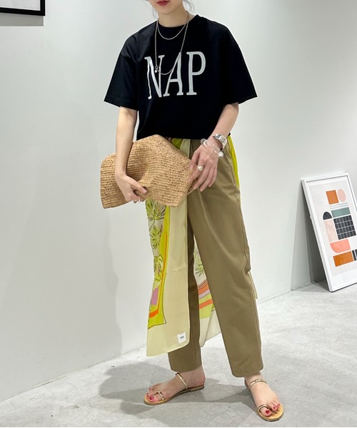Doux archives（ドゥアルシーヴ）の「ワンタックコットンチノパンツ（チノパンツ・レディース・オフホワイト/ベージュ・MEDIUM/LARGE）」の3枚目の写真
