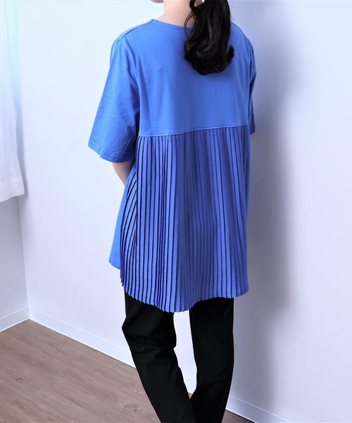 MB mint breeze(エムビーミントブリーズ)の「【L~5L 大きいサイズ】コットン天竺バックプリーツカットソー(Tシャツ/カットソー・レディース・ブラック/オフホワイト/ブルー・3L/4L/5L/LL/L)」の4枚目の写真