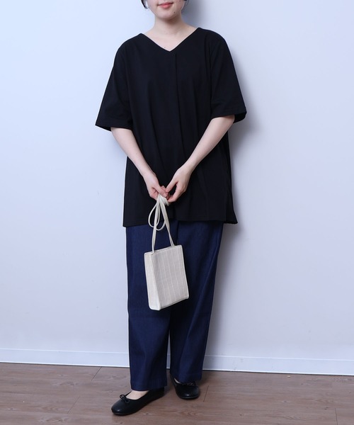 MB mint breeze(エムビーミントブリーズ)の「【L~5L 大きいサイズ】コットン天竺バックプリーツカットソー(Tシャツ/カットソー・レディース・ブラック/オフホワイト/ブルー・3L/4L/5L/LL/L)」の5枚目の写真