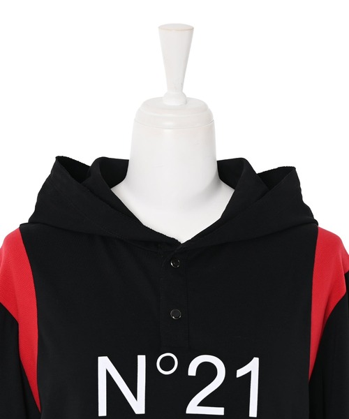 Narcissus(ナルシス)の「【N°21】 フードロングTシャツ(パーカー・レディース・ブラック・12Y/14Y)」の4枚目の写真