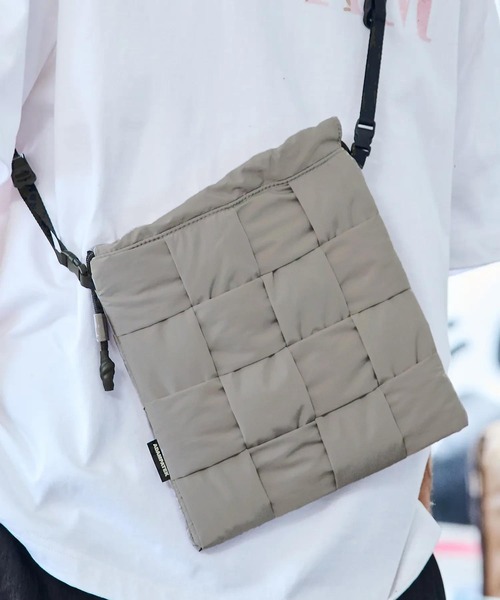 ADAM PATEK（アダムパテック）の「ADAMPATEK/braided polyester drawstring bag/編み込みナイロン巾着バッグ(AP2429027)（ハンドバッグ・レディース・ブラック/グレー・FREE）」の9枚目の写真