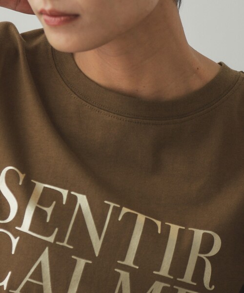 OPAQUE.CLIP（オペークドットクリップ）の「◆箔ロゴプリント ロングTシャツ【洗濯機洗い可】（Tシャツ/カットソー・レディース・ブラウン系/ホワイト/ダークグレー・38/40）」の19枚目の写真