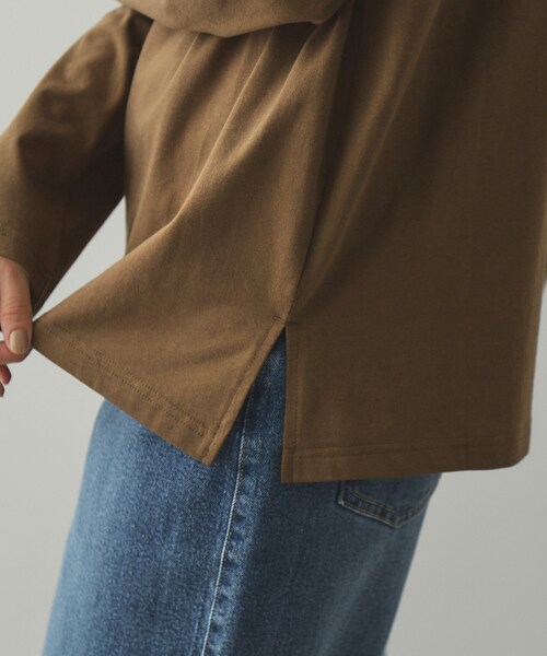 OPAQUE.CLIP（オペークドットクリップ）の「◆箔ロゴプリント ロングTシャツ【洗濯機洗い可】（Tシャツ/カットソー・レディース・ブラウン系/ホワイト/ダークグレー・38/40）」の21枚目の写真