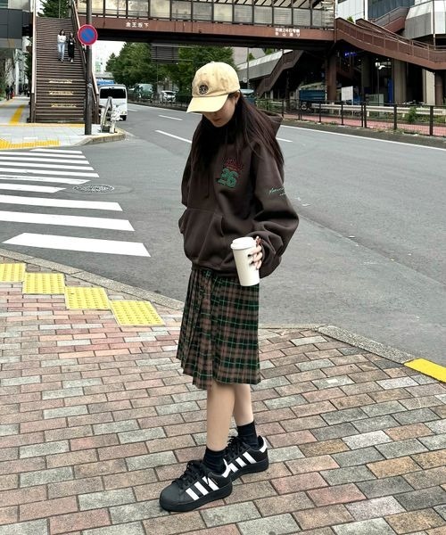 PBLIM(ページボーイリム)の「《UNISEX》No.26ライトフーディ(スウェット・レディース・ダークブラウン/グレー・FREE)」の5枚目の写真