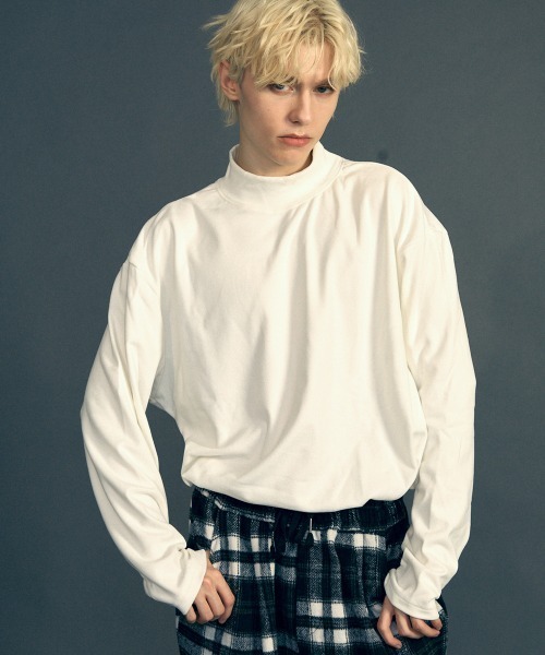 Shoowtime(ショウタイム)の「High neck oversized fleece inner top / ハイネックオーバーサイズフリースインナートップス(ニット/セーター・メンズ・アイボリー/ホワイト/バーガンディー/ブラック/ブラウン・MEDIUM/X-LARGE/LARGE)」の6枚目の写真