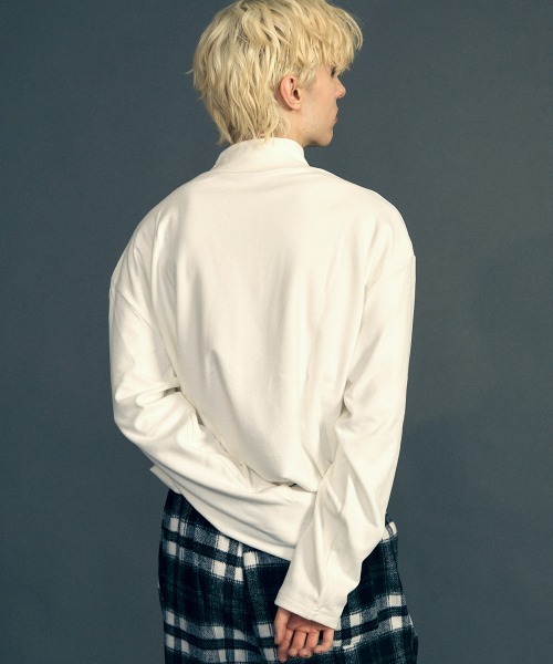 Shoowtime(ショウタイム)の「High neck oversized fleece inner top / ハイネックオーバーサイズフリースインナートップス(ニット/セーター・メンズ・アイボリー/ホワイト/バーガンディー/ブラック/ブラウン・MEDIUM/X-LARGE/LARGE)」の10枚目の写真