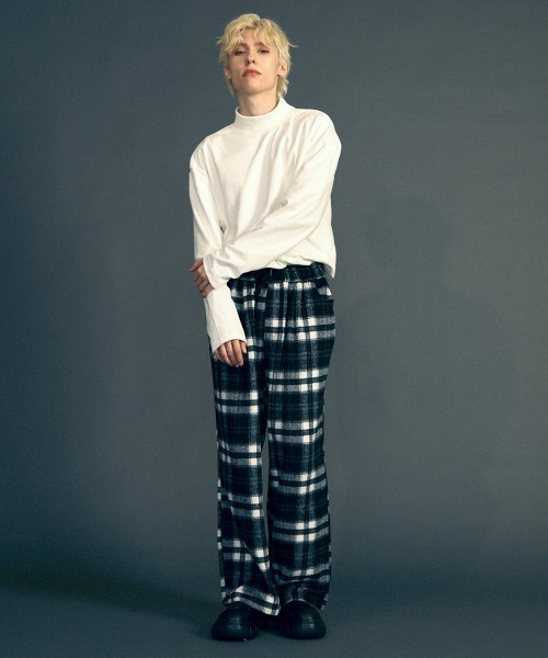Shoowtime(ショウタイム)の「High neck oversized fleece inner top / ハイネックオーバーサイズフリースインナートップス(ニット/セーター・メンズ・アイボリー/ホワイト/バーガンディー/ブラック/ブラウン・MEDIUM/X-LARGE/LARGE)」の15枚目の写真