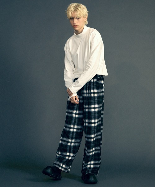 Shoowtime(ショウタイム)の「High neck oversized fleece inner top / ハイネックオーバーサイズフリースインナートップス(ニット/セーター・メンズ・アイボリー/ホワイト/バーガンディー/ブラック/ブラウン・MEDIUM/X-LARGE/LARGE)」の17枚目の写真