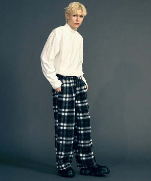 Shoowtime(ショウタイム)の「High neck oversized fleece inner top / ハイネックオーバーサイズフリースインナートップス(ニット/セーター・メンズ・アイボリー/ホワイト/バーガンディー/ブラック/ブラウン・MEDIUM/X-LARGE/LARGE)」の18枚目の写真
