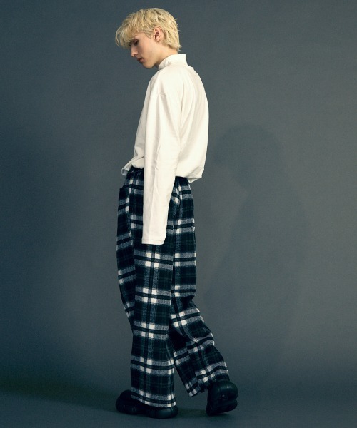 Shoowtime(ショウタイム)の「High neck oversized fleece inner top / ハイネックオーバーサイズフリースインナートップス(ニット/セーター・メンズ・アイボリー/ホワイト/バーガンディー/ブラック/ブラウン・MEDIUM/X-LARGE/LARGE)」の19枚目の写真