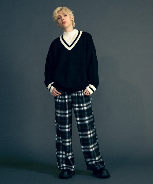 Shoowtime(ショウタイム)の「High neck oversized fleece inner top / ハイネックオーバーサイズフリースインナートップス(ニット/セーター・メンズ・アイボリー/ホワイト/バーガンディー/ブラック/ブラウン・MEDIUM/X-LARGE/LARGE)」の21枚目の写真