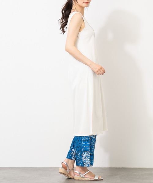 aunt lily（アントリリー）の「汗染み防止 コットンロングタンクトップ｜インナー タンクトップ ロング丈 汗染み対策 レイヤード きれいめ（ワンピース・レディース・オフホワイト/チャコール・LL/L/M）」の6枚目の写真
