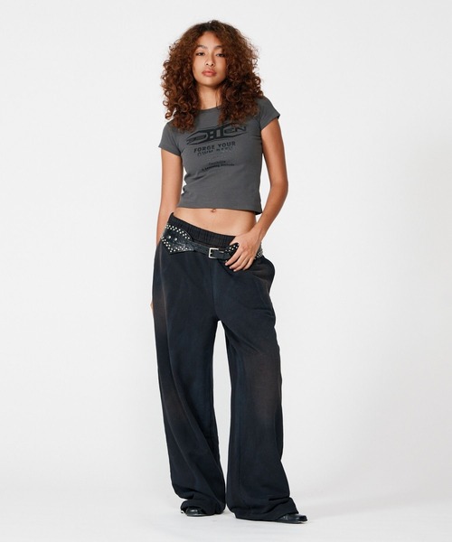 BEEDEN（ビーデン）の「GLITTER LOGO FIT TEE（Tシャツ/カットソー・レディース・レッド/グレー/ブラック・MEDIUM/SMALL）」の8枚目の写真