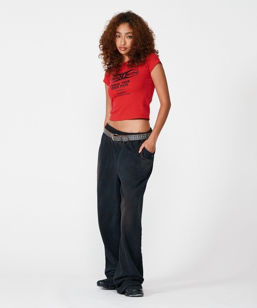 BEEDEN（ビーデン）の「GLITTER LOGO FIT TEE（Tシャツ/カットソー・レディース・レッド/グレー/ブラック・MEDIUM/SMALL）」の15枚目の写真