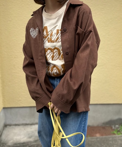 mi via loca(ミヴィアロカ)の「Vintageライク ハートラメ ロゴ ワンポイント刺繍 オーバーサイズシャツ(シャツ/ブラウス・レディース・ブラック/ベージュ/ブラウン・FREE)」の6枚目の写真