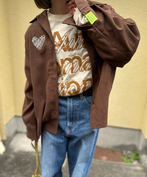 mi via loca(ミヴィアロカ)の「Vintageライク ハートラメ ロゴ ワンポイント刺繍 オーバーサイズシャツ(シャツ/ブラウス・レディース・ブラック/ベージュ/ブラウン・FREE)」の11枚目の写真