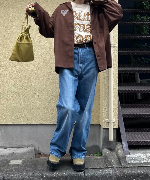 mi via loca(ミヴィアロカ)の「Vintageライク ハートラメ ロゴ ワンポイント刺繍 オーバーサイズシャツ(シャツ/ブラウス・レディース・ブラック/ベージュ/ブラウン・FREE)」の13枚目の写真