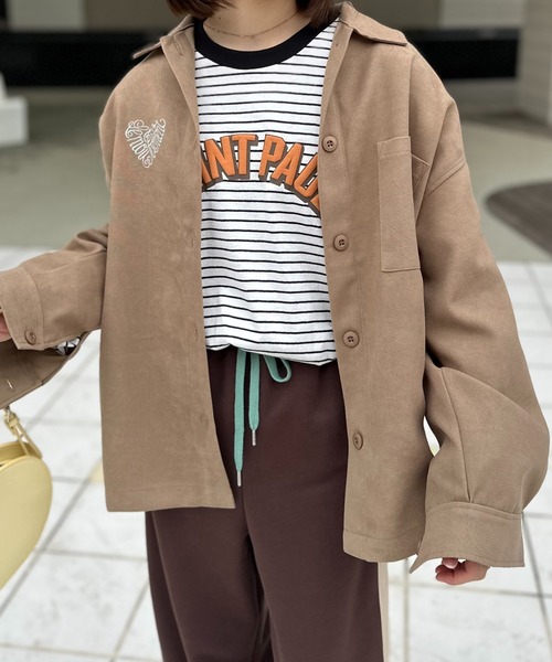 mi via loca(ミヴィアロカ)の「Vintageライク ハートラメ ロゴ ワンポイント刺繍 オーバーサイズシャツ(シャツ/ブラウス・レディース・ブラック/ベージュ/ブラウン・FREE)」の16枚目の写真