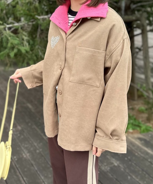 mi via loca(ミヴィアロカ)の「Vintageライク ハートラメ ロゴ ワンポイント刺繍 オーバーサイズシャツ(シャツ/ブラウス・レディース・ブラック/ベージュ/ブラウン・FREE)」の22枚目の写真