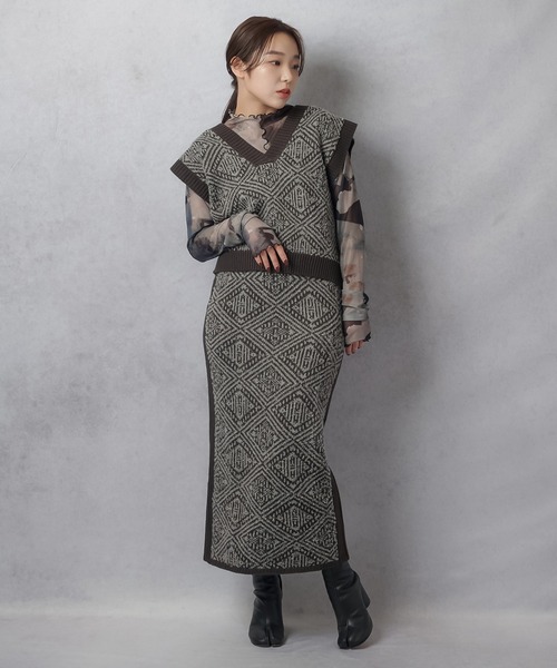 Lull（ルル）の「【Lull / ルル】セットアップ対応 / ジオメトリックニットベスト（ニット/セーター・レディース・ベージュ/グレー・ONESIZE）」の18枚目の写真