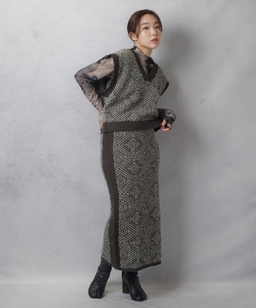 Lull（ルル）の「【Lull / ルル】セットアップ対応 / ジオメトリックニットベスト（ニット/セーター・レディース・ベージュ/グレー・ONESIZE）」の17枚目の写真