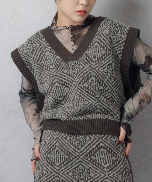 Lull（ルル）の「【Lull / ルル】セットアップ対応 / ジオメトリックニットベスト（ニット/セーター・レディース・ベージュ/グレー・ONESIZE）」の20枚目の写真