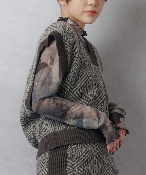 Lull（ルル）の「【Lull / ルル】セットアップ対応 / ジオメトリックニットベスト（ニット/セーター・レディース・ベージュ/グレー・ONESIZE）」の19枚目の写真