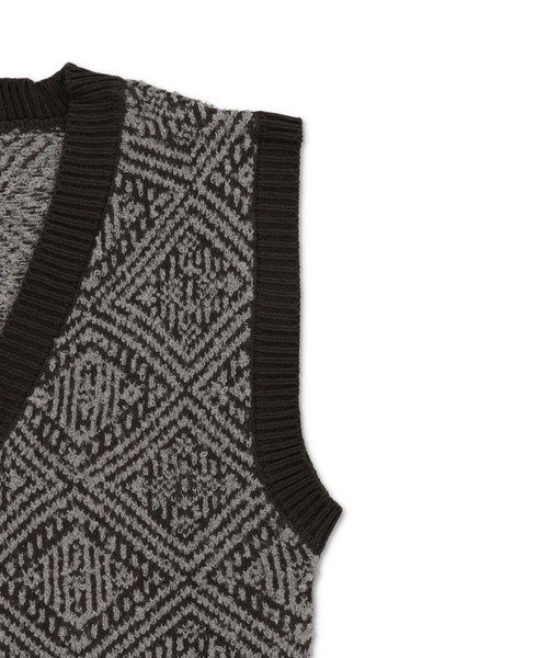 Lull（ルル）の「【Lull / ルル】セットアップ対応 / ジオメトリックニットベスト（ニット/セーター・レディース・ベージュ/グレー・ONESIZE）」の6枚目の写真